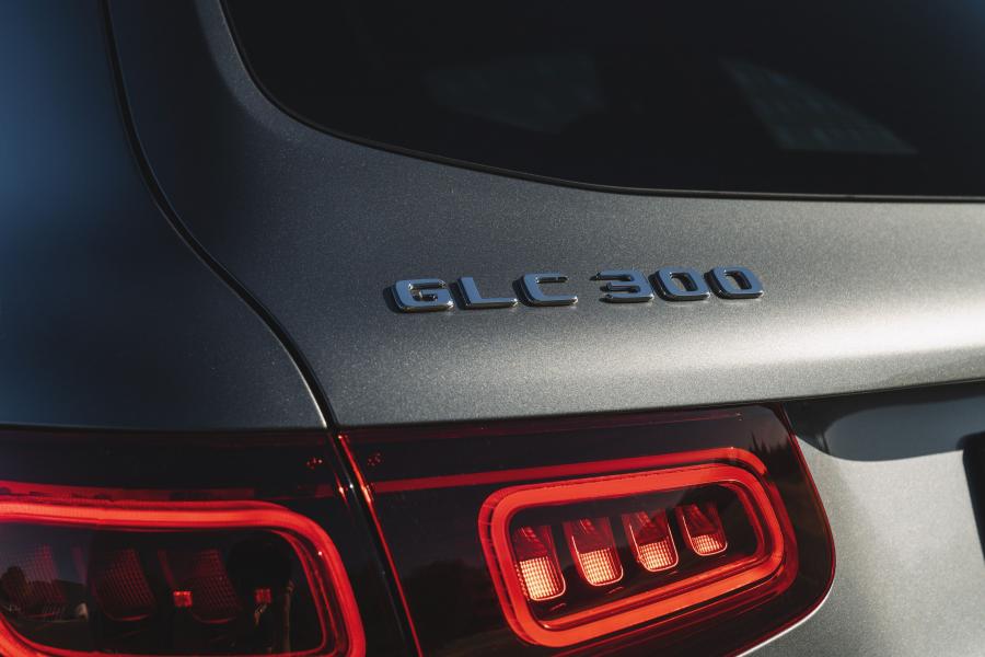 Логотип Mercedes-Benz GLC300 4Matic AMG Line (X253) 2019 года  (AU) (фото 17 из 25)